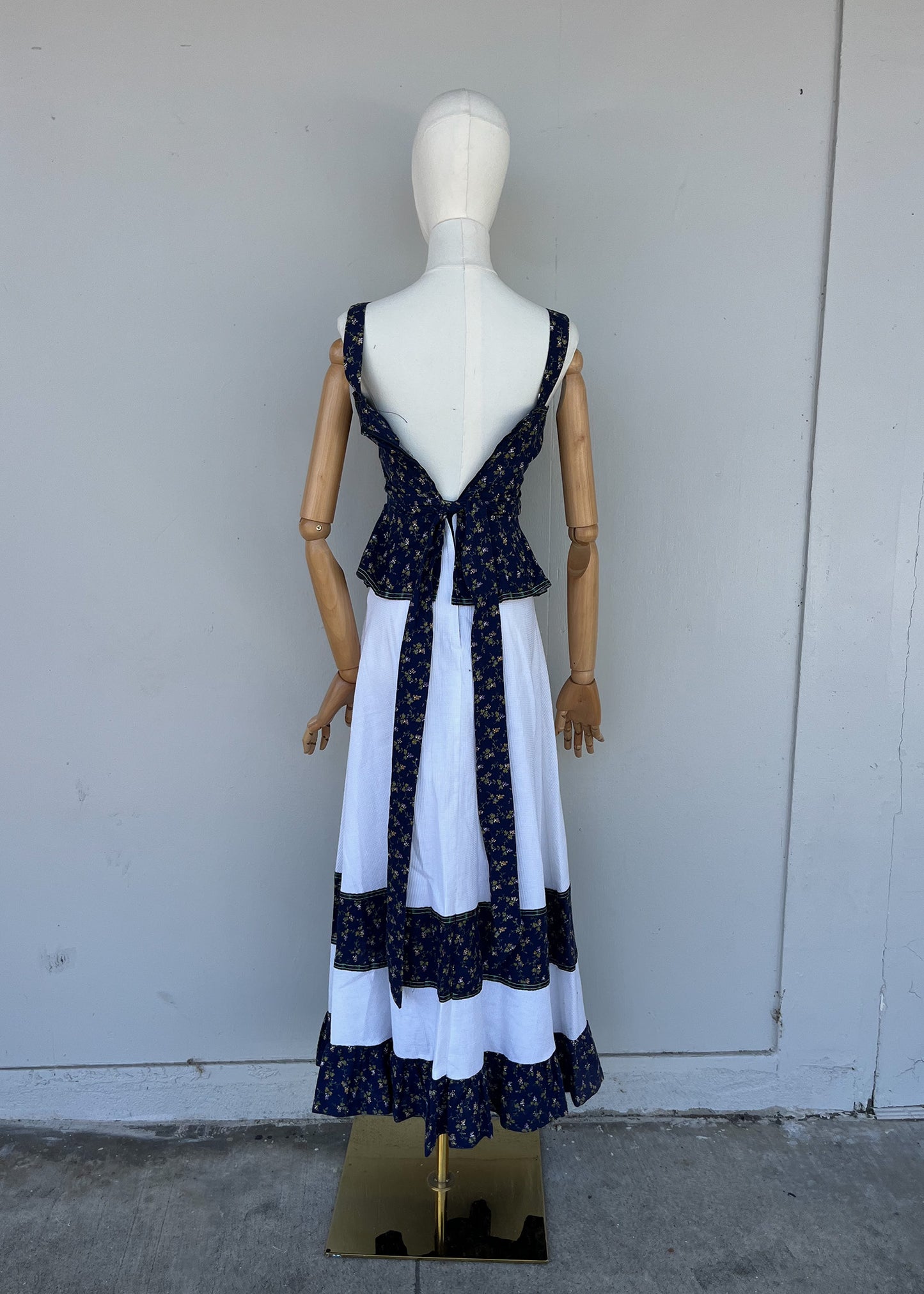 C.  1970s Prairie Sleeveless Sun Dress By Gunne Sax- XS